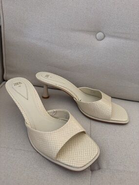 Zara Beige Textured Open-Toe Mule Heels